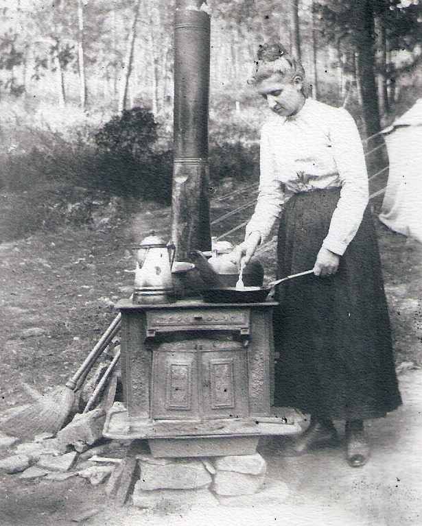 File:ShisslerLucendaLilly.jpg
